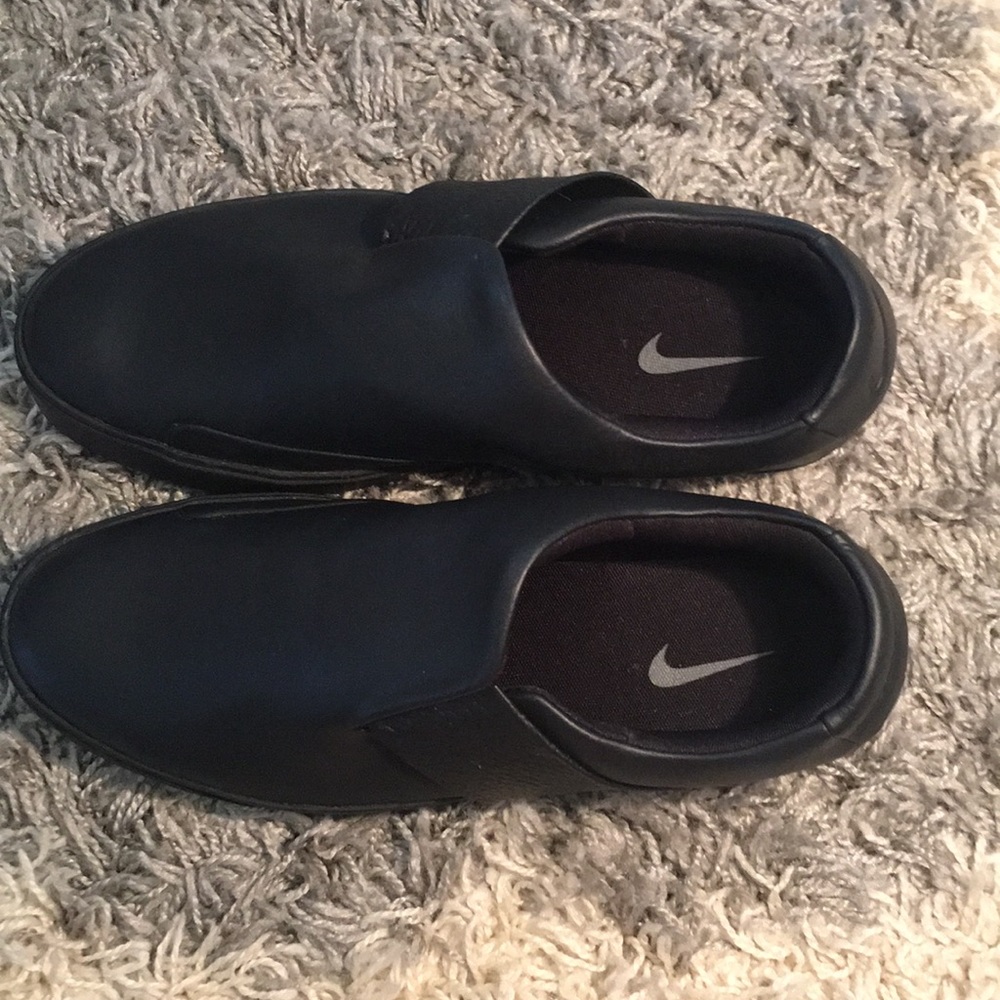Brand new black nike leather shoes